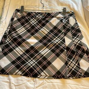 NWOT Izod golf skort. Size 6.